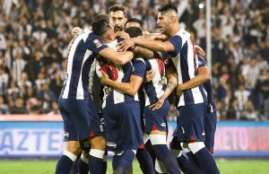 Tengo la rodilla destrozada, pero llego al martes”: Zambrano y su intensa temporada con Alianza Lima