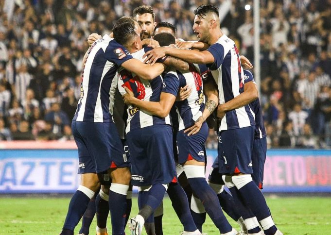 Tengo la rodilla destrozada, pero llego al martes”: Zambrano y su intensa temporada con Alianza Lima
