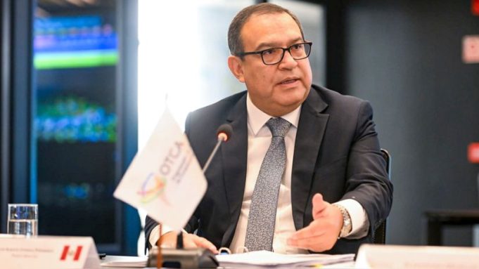 Alberto Otárola: Gobierno respondió «cara a cara» a Gustavo Petro y le exigió cese de «ataque demagógico»