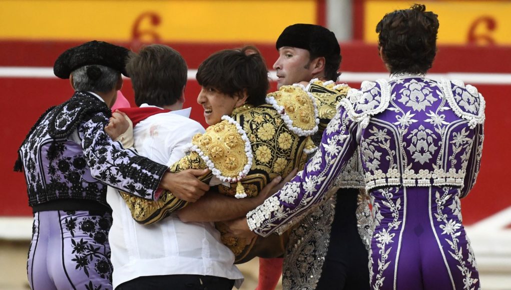 𝐓𝐎𝐑𝐄𝐑𝐎 𝐏𝐄𝐑𝐔𝐀𝐍𝐎 𝐀𝐍𝐃𝐑𝐄́𝐒 𝐑𝐎𝐂𝐀 𝐑𝐄𝐘 𝐂𝐎𝐍 𝐏𝐎𝐋𝐈𝐓𝐑𝐀𝐔𝐌𝐀𝐓𝐈𝐒𝐌𝐎 𝐘 𝐂𝐎𝐍𝐓𝐔𝐒𝐈𝐎𝐍𝐄𝐒 𝐄𝐍 𝐄𝐒𝐏𝐀𝐍̃𝐀