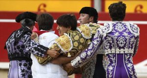 𝐓𝐎𝐑𝐄𝐑𝐎 𝐏𝐄𝐑𝐔𝐀𝐍𝐎 𝐀𝐍𝐃𝐑𝐄́𝐒 𝐑𝐎𝐂𝐀 𝐑𝐄𝐘 𝐂𝐎𝐍 𝐏𝐎𝐋𝐈𝐓𝐑𝐀𝐔𝐌𝐀𝐓𝐈𝐒𝐌𝐎 𝐘 𝐂𝐎𝐍𝐓𝐔𝐒𝐈𝐎𝐍𝐄𝐒 𝐄𝐍 𝐄𝐒𝐏𝐀𝐍̃𝐀