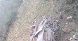 𝟏𝟓 𝐌𝐔𝐄𝐑𝐓𝐎𝐒 𝐘 𝟐𝟎 𝐇𝐄𝐑𝐈𝐃𝐎𝐒 𝐄𝐒 𝐄𝐋 𝐒𝐀𝐋𝐃𝐎 𝐃𝐄 𝐋𝐀 𝐕𝐎𝐋𝐂𝐀𝐃𝐔𝐑𝐀 𝐃𝐄 𝐔𝐍 𝐎́𝐌𝐍𝐈𝐁𝐔𝐒 𝐐𝐔𝐄 𝐒𝐄 𝐃𝐈𝐑𝐈𝐆𝐈́𝐀 𝐃𝐄 𝐓𝐀𝐑𝐀𝐏𝐎𝐓𝐎 𝐀 𝐋𝐀 𝐂𝐈𝐔𝐃𝐀𝐃 𝐃𝐄 𝐓𝐔𝐌𝐁𝐄𝐒.