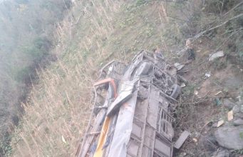 𝟏𝟓 𝐌𝐔𝐄𝐑𝐓𝐎𝐒 𝐘 𝟐𝟎 𝐇𝐄𝐑𝐈𝐃𝐎𝐒 𝐄𝐒 𝐄𝐋 𝐒𝐀𝐋𝐃𝐎 𝐃𝐄 𝐋𝐀 𝐕𝐎𝐋𝐂𝐀𝐃𝐔𝐑𝐀 𝐃𝐄 𝐔𝐍 𝐎́𝐌𝐍𝐈𝐁𝐔𝐒 𝐐𝐔𝐄 𝐒𝐄 𝐃𝐈𝐑𝐈𝐆𝐈́𝐀 𝐃𝐄 𝐓𝐀𝐑𝐀𝐏𝐎𝐓𝐎 𝐀 𝐋𝐀 𝐂𝐈𝐔𝐃𝐀𝐃 𝐃𝐄 𝐓𝐔𝐌𝐁𝐄𝐒.