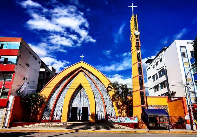 MUJER MUERE TRAS IMPACTAR SU MOTO CON UN VOLQUETE EN JAÉN