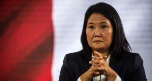 𝐅𝐢𝐬𝐜𝐚𝐥𝐢́𝐚 𝐚𝐦𝐩𝐥𝐢́𝐚 𝐢𝐧𝐯𝐞𝐬𝐭𝐢𝐠𝐚𝐜𝐢𝐨́𝐧 𝐜𝐨𝐧𝐭𝐫𝐚 𝐊𝐞𝐢𝐤𝐨 𝐅𝐮𝐣𝐢𝐦𝐨𝐫𝐢 𝐩𝐨𝐫 𝐥𝐚𝐯𝐚𝐝𝐨 𝐞𝐧 𝐜𝐚𝐦𝐩𝐚𝐧̃𝐚 𝐝𝐞𝐥 𝐟𝐚𝐥𝐬𝐨 𝐟𝐫𝐚𝐮𝐝𝐞 𝐞𝐥𝐞𝐜𝐭𝐨𝐫𝐚𝐥