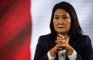 𝐅𝐢𝐬𝐜𝐚𝐥𝐢́𝐚 𝐚𝐦𝐩𝐥𝐢́𝐚 𝐢𝐧𝐯𝐞𝐬𝐭𝐢𝐠𝐚𝐜𝐢𝐨́𝐧 𝐜𝐨𝐧𝐭𝐫𝐚 𝐊𝐞𝐢𝐤𝐨 𝐅𝐮𝐣𝐢𝐦𝐨𝐫𝐢 𝐩𝐨𝐫 𝐥𝐚𝐯𝐚𝐝𝐨 𝐞𝐧 𝐜𝐚𝐦𝐩𝐚𝐧̃𝐚 𝐝𝐞𝐥 𝐟𝐚𝐥𝐬𝐨 𝐟𝐫𝐚𝐮𝐝𝐞 𝐞𝐥𝐞𝐜𝐭𝐨𝐫𝐚𝐥