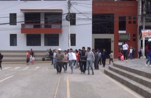 CHOTA: RONDAS PASEAN A SUJETO QUE ROBO MOTO LINEAL DEL FRONTIS DE LA FISCALIA (video)