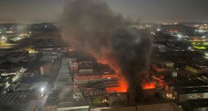 TRAGEDIA EN SUDÁFRICA: MÁS DE 70 MUERTOS EN INCENDIO DE UN EDIFICIO EN JOHANNESBURGO