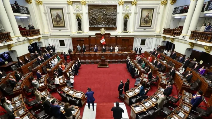 CONGRESO APRUEBA EXIMIR DE RESPONSABILIDAD PENAL USO LETAL DE LA FUERZA EN DEFENSA PROPIA