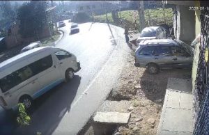 CAJAMARCA: COMBI ENVISTE A POBLADOR QUE ESPERABA MOBILIDAD PARA TRASLADARSE A LA CIUDAD (video)