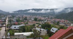 INCIDENTE EN OXAPAMPA: VICEMINISTRA DE TURISMO CAE DE “LA SOGA DE TARZÁN” Y TERMINA EN LAGUNA