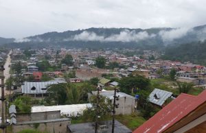 INCIDENTE EN OXAPAMPA: VICEMINISTRA DE TURISMO CAE DE “LA SOGA DE TARZÁN” Y TERMINA EN LAGUNA