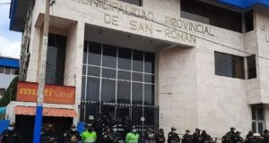 PUNO: FACINEROSOS VESTIDOS DE POLICÍAS INTERCEPTAN A TRABAJADORES MINEROS Y LES ROBAN 6 KILOS DE ORO