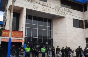 PUNO: FACINEROSOS VESTIDOS DE POLICÍAS INTERCEPTAN A TRABAJADORES MINEROS Y LES ROBAN 6 KILOS DE ORO