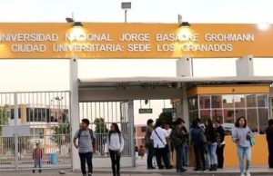 TACNA: DETIENEN A DOCENTES DE LA UNIVERSIDAD BASADRE ACUSADOS DE REALIZAR COBROS INDEBIDOS A ESTUDIANTES.