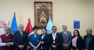 PRIMER PUESTO DE MEDICINA DE LA UNC RECIBE EL PREMIO «LA LUZ «