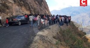 HUANCAVELICA: FAMILIA VA A COMPRAR ZAPATOS Y CAE AL ABISMO CON MOTOTAXI, PADRE E HIJA MUEREN