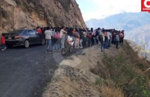 HUANCAVELICA: FAMILIA VA A COMPRAR ZAPATOS Y CAE AL ABISMO CON MOTOTAXI, PADRE E HIJA MUEREN