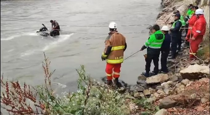 LA OROYA: TRES INTEGRANTES DE UNA FAMILIA FALLECEN POR CAÍDA DE AUTO AL RÍO MANTARO