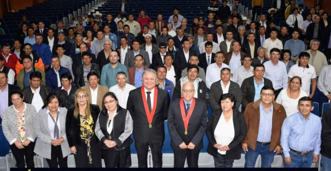 HISTÓRICO JURAMENTO DE 133 JUECES DE PAZ EN CAJAMARCA, INCLUYENDO 8 DESTACADAS MUJERES, MARCA UN COMPROMISO FIRME CON LA JUSTICIA Y LA COMUNIDAD