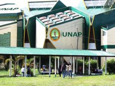 IQUITOS: PROFESORES DE LA UNAP SE CRUCIFICAN EN PROTESTA POR MEJORES CONDICIONES LABORALES (VIDEO)