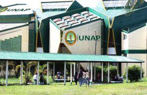 IQUITOS: PROFESORES DE LA UNAP SE CRUCIFICAN EN PROTESTA POR MEJORES CONDICIONES LABORALES (VIDEO)