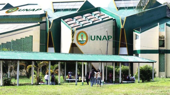 IQUITOS: PROFESORES DE LA UNAP SE CRUCIFICAN EN PROTESTA POR MEJORES CONDICIONES LABORALES (VIDEO)