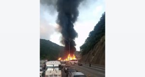 VENEZUELA: MUEREN 8 PERSONAS EN UN ACCIDENTE QUE ALCANZÓ A 17 VEHÍCULOS CERCA DE CARACAS