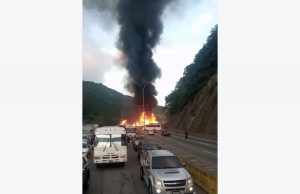 VENEZUELA: MUEREN 8 PERSONAS EN UN ACCIDENTE QUE ALCANZÓ A 17 VEHÍCULOS CERCA DE CARACAS