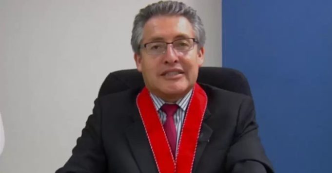 OFICIALIZAN A JUAN CARLOS VILLENA COMO FISCAL DE LA NACIÓN INTERINO TRAS DECLINACIÓN DE PABLO SÁNCHEZ AL CARGO.