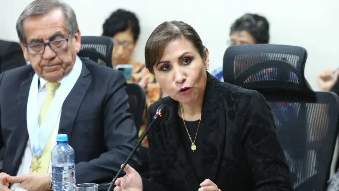 PATRICIA BENAVIDES PRESENTO ACCION DE AMPARO ANTE EL PODER JUDICIAL PARA DEJAR SIN EFECTO SU SUSPENSION