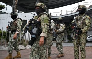 EJERCITO DE ECUADOR CAPTURA A DOS TERRORISTAS EN ZONA FRONTERIZA CON PERÚ