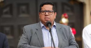 ALEX CONTRERAS NIEGA HABER RENUNCIADO AL MINISTERIO DE ECONOMÍA: «NO HE PRESENTADO NADA».