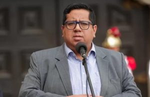 ALEX CONTRERAS NIEGA HABER RENUNCIADO AL MINISTERIO DE ECONOMÍA: «NO HE PRESENTADO NADA».