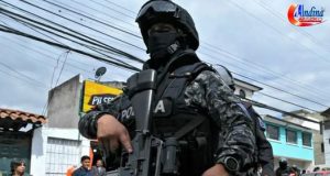 CUATRO POLICIAS SECUESTRADOS EN ECUADOR EN PLENO ESTADO DE EXCEPCION CONTRA VIOLENCIA DEL NARCOTRAFICO
