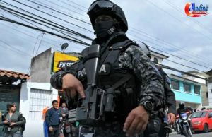 CUATRO POLICIAS SECUESTRADOS EN ECUADOR EN PLENO ESTADO DE EXCEPCION CONTRA VIOLENCIA DEL NARCOTRAFICO
