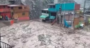 CAÍDA DE HUAICO DEJA 20 VIVIENDAS INHABITABLES Y 3 DISTRITOS PERJUDICADOS EN AREQUIPA.