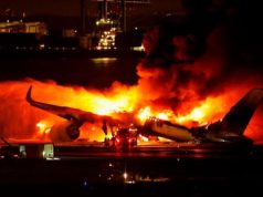 JAPÓN: AVIÓN SE INCENDIA CON 379 PASAJEROS.