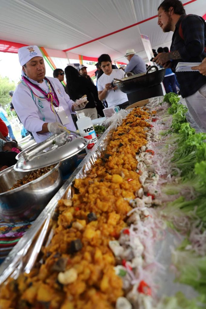 GOBIERNO REGIONAL Y CHEFS CAJAMARQUINOS PREPARARON EL FRITO MÁS GRANDE DEL PERÚ
