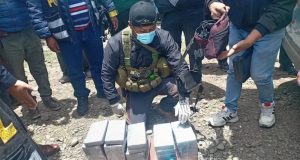 POLICÍA INCAUTA 28 KILOS DE DROGA Y DETIENE A SEIS PERSONAS EN PUNO.