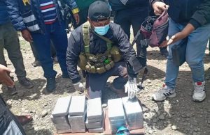 POLICÍA INCAUTA 28 KILOS DE DROGA Y DETIENE A SEIS PERSONAS EN PUNO.