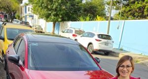 HOMBRE REGALA CARRAZO A SU EXPAREJA EN AGRADECIMIENTO POR CUIDAR BIEN A SU HIJO EN MEXICO