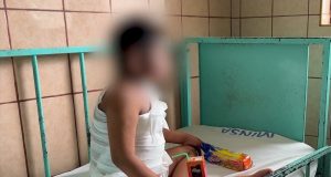 SATIPO: MADRE LANZÓ AGUA CALIENTE A SU HIJO DE 10 AÑOS (VIDEO)