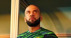 EXJUGADOR BARSILEÑO ES CONDENADO A 4 AÑOS Y MEDIO DE PRISIÓN POR AGRESIÓN SEXUAL A JOVEN EN ESPAÑA