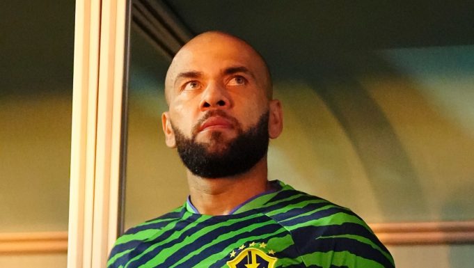 EXJUGADOR BARSILEÑO ES CONDENADO A 4 AÑOS Y MEDIO DE PRISIÓN POR AGRESIÓN SEXUAL A JOVEN EN ESPAÑA