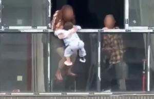 CHINA: LAMENTABLE! MADRE ASESINA A SU PROPIO HIJO DE 3 AÑOS LANZANDOLO DE LA VENTANA DE SU EDIFICIO