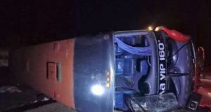TRÁGICO ACCIDENTE EN PUNO: AL MENOS 10 FALLECIDOS DEJA VUELCO DE BUS EN VÍA JULIACA-CUSCO
