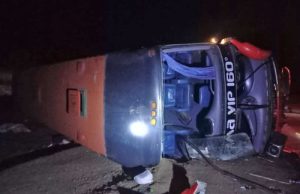 TRÁGICO ACCIDENTE EN PUNO: AL MENOS 10 FALLECIDOS DEJA VUELCO DE BUS EN VÍA JULIACA-CUSCO