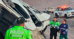 ACCIDENTE EN AREQUIPA: 6 FALLECIDOS TRAS VOLCADURA DE MINIVAN EN VÍA CERRO VERDE