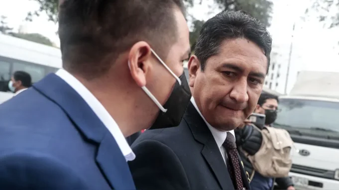 12 MESES DE PRISIÓN PREVENTIVA CONTRA VLADIMIR CERRÓN.